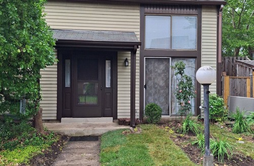 Laurel House | Cozy 1-bedroom townhome in pleasant Laurel with AC