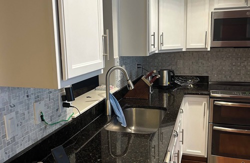 Hedgesville House | Cozy 2-bedroom townhome in delightful Hedgesville with AC and gym access.