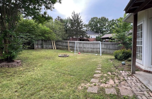 Conway House | Cozy 3-bedroom house Large Yard Pets Welcome Conway