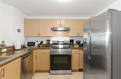 Coral Way Condo | Cozy 3BR/2BA King Bed Free Parking Pet-Friendly