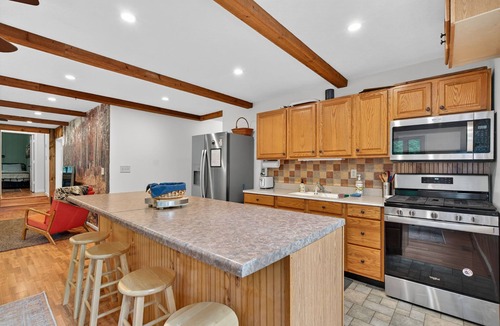 South Fork Ski Chalet | Cozy 3BR chalet w/hot tub & BBQ grill
