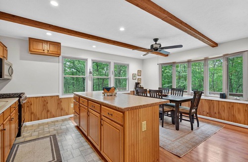 South Fork Ski Chalet | Cozy 3BR chalet w/hot tub & BBQ grill