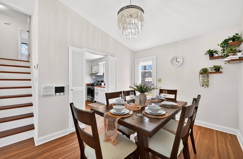 Mays Chapel House | Cozy 3BR~EV Charger,Game Room~Heart of Timonium~ 5min to Towson~20min to Harbor