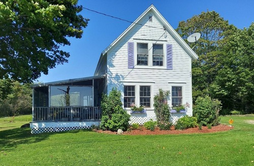 Sedgwick House | Cozy 4 BR Cape Cod with Water View of Eggemoggin Reach
