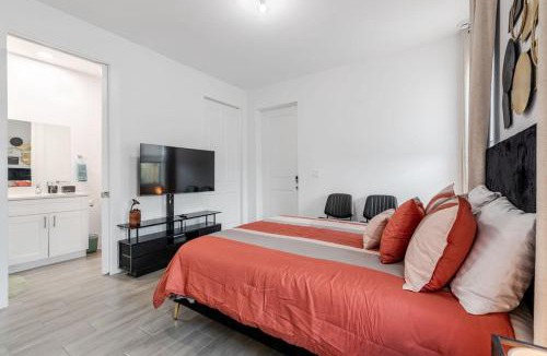 Westgate House | Cozy and Fully Equipped Studio in West Palm Beach