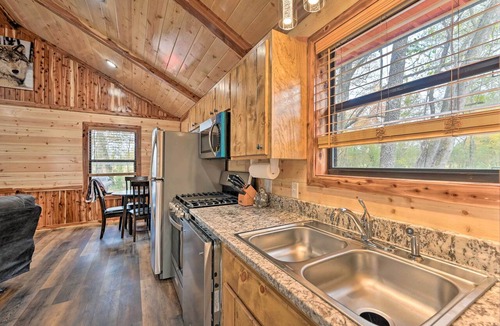Broken Bow Cottage | Cozy Broken Bow Cabin, Walk to the Lukfata Creek!