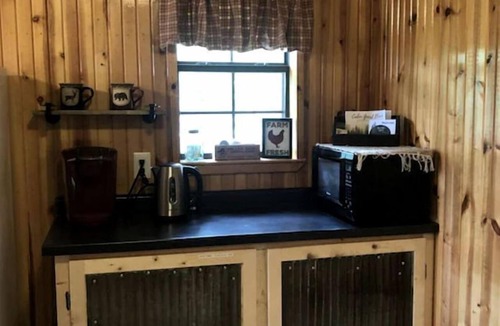 Harrison Cabin | Cozy Cabin Rental near Ozark National Forest for a Relaxing Weekend Getaway in Arkansas