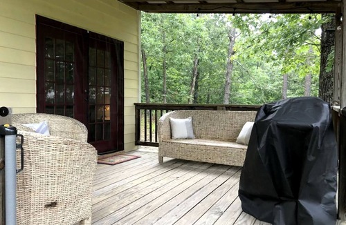 Harrison Cabin | Cozy Cabin Rental near Ozark National Forest for a Relaxing Weekend Getaway in Arkansas