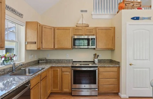 Kennebunkport Cottage | Cozy coastal 2-bedroom cottage, short walk to Goose Rocks Beach.