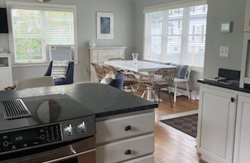Kennebunk Condo | Cozy Cottage by the Sea