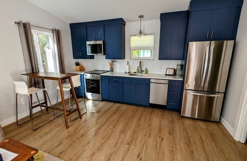 Gainesville House | Cozy Cottage close to UF, Stadium, and downtown Gainesville!