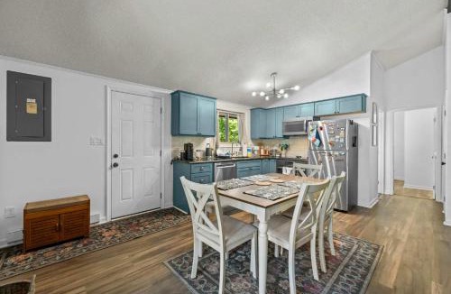 The Woods Ski Chalet | Cozy Cottage w Enclosed Porch Fireplace & Grill
