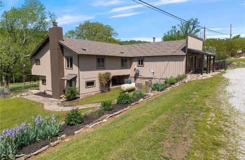 Eureka Springs House | Cozy Cowboy 5-bedroom Western Charm Retreat in Eureka Springs, AR