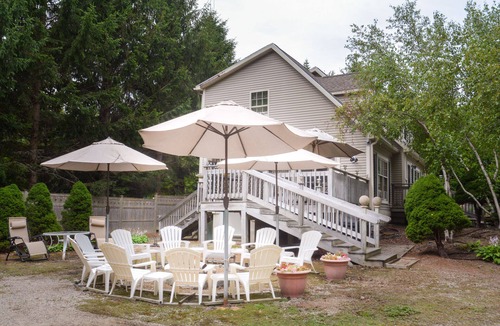 Bar Harbor House | Cozy Dog Friendly House with Deck, Firepit & Fast WiFi in Heart of Bar Harbor
