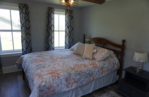Loysburg House | Cozy Farm house 1950's Era but with modern updates