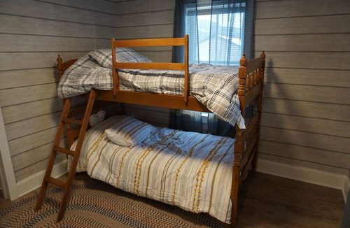Loysburg House | Cozy Farm house 1950's Era but with modern updates