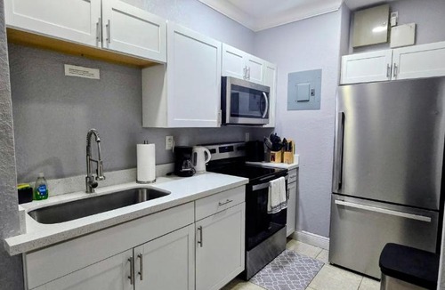 Homestead Apartment | Cozy Green Apartment
