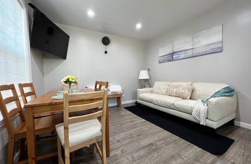 Silver Spring House | Cozy Guesthouse w/free parking, 15 minutes to D.C., Pet Friendly