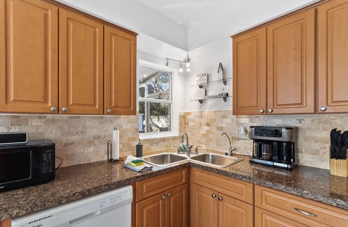 Bay Pines House | Cozy House Minutes From Gulf Beaches and Shopping! Heated Pool In Paradise!