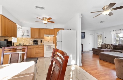 Bay Pines House | Cozy House Minutes From Gulf Beaches and Shopping! Heated Pool In Paradise!