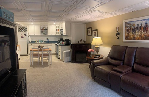 Ballston Spa Apartment | Cozy In-law apt, minutes to SPAC and Saratoga Springs, Pet-Friendly. Hot Tub!