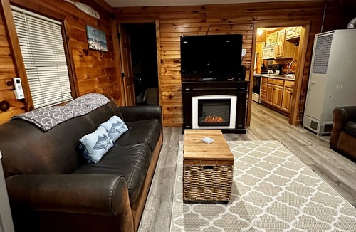 Glenburn Cabin | Cozy Lake Front Cabin minutes to Bangor and the University of Maine