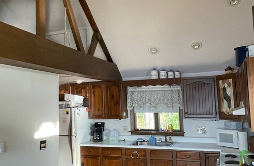 South China Cottage | Cozy lakeshore cottage, sunset, sunrise views mid Maine near coast, wifi