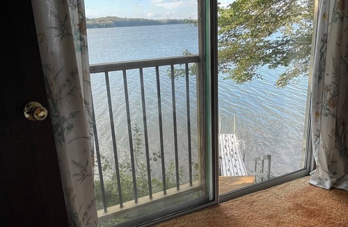 South China Cottage | Cozy lakeshore cottage, sunset, sunrise views mid Maine near coast, wifi