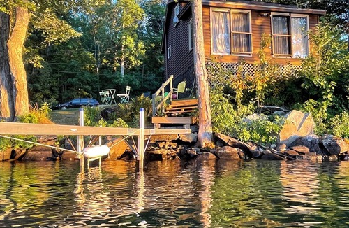 South China Cottage | Cozy lakeshore cottage, sunset, sunrise views mid Maine near coast, wifi