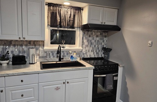 Southern Coast Condo | Cozy Newly Renovated 2-bedroom Condo By The Beach