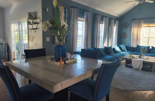 James Madison House | Cozy one bedroom w/private bathroom with WiFi, pool, fitness room
