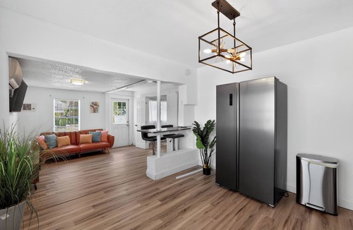 Ballast Point House | Cozy Quiet Retreat with AC, Big Yard & Fire Pit - 2706B