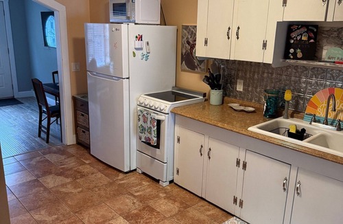 Old Orchard Beach Apartment | Cozy, Quiet Short Walk To Beach Amusement Park.