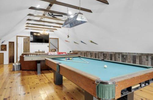 Moultonborough House | Cozy Retreat Game Room and Fire Pit Winni