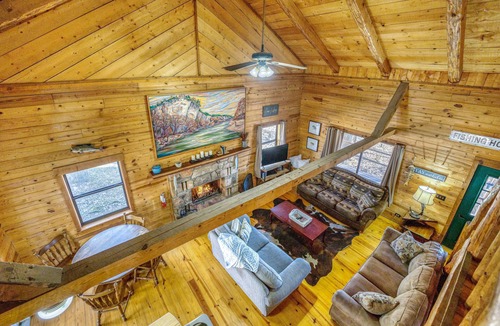 Saint Joe Cabin | Cozy, Rustic, & Spacious 10-person cabin near Grinder's Ferry & Tyler Bend!