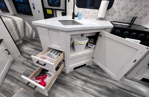 Stafford House | Cozy RV in Wonderful Stafford with AC, WiFi. Fully equipped!