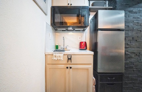 Miami Springs Apartment | Cozy Studio Just 5 Minutes from Miami Airport! Comes with 1 Free Parking Space.