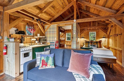 Bethel Cabin | Cozy Woodland Cabin Retreat – Peaceful Escape in Nature in Bethel, Maine