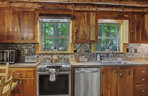 Bushkill Cabin | Creekfront Rustic Log Cabin