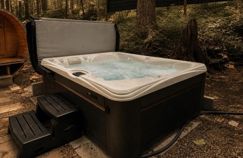 Susquehanna Trails Villa | Creekside Cabin: Sauna | Hot Tub | Fire Pit | Romantic | Peaceful | Cozy