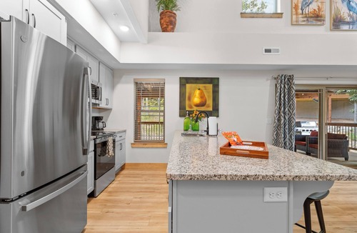 Hollister Cabin | Creekside Retreat 4BR/4BA with Private Hottub + Pond view