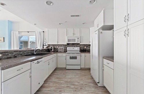 Crisfield Condo | Crisfield Penthouse Retreat with Amazing Water Views!
