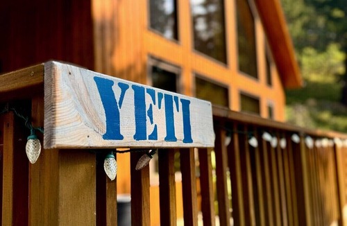 Crowsnest Pass Cabin | Crowsnest River Chalet - Yeti