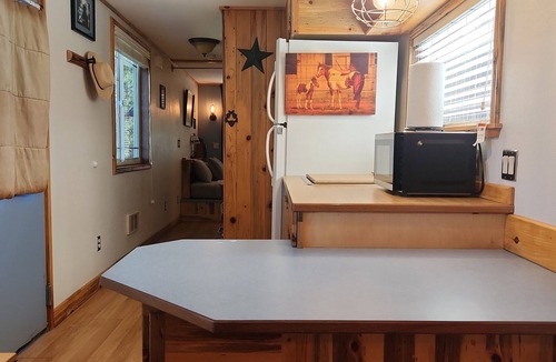 Grantsdale Cabin | Custom tiny house with an awesome view. Close to Hamilton and Darby