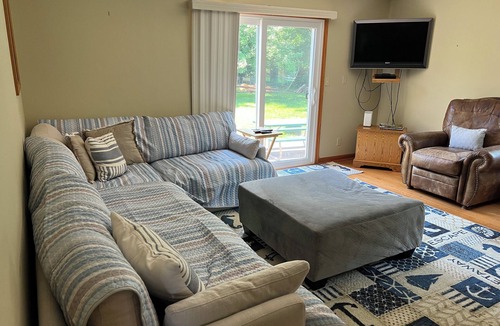 Berlin House | Cute and cozy beach style house in Berlin MD- 5 min from Assateage Beach!
