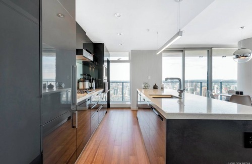 Yaletown Condo | D42 - Amazing, Exceptional Corner Unit At Telus Garden