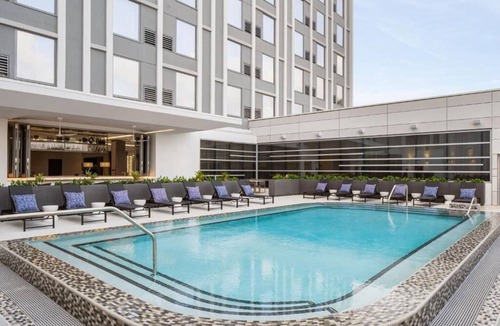 Ludlam House | Dadeland Mall at your Door Steps | Relaxing Room w/Pool Access | Free Parking