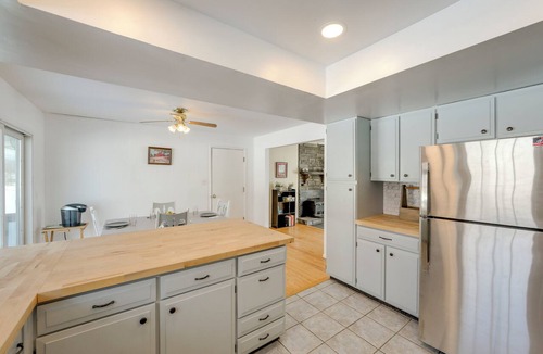 West Eaton Cottage | Deck & Fire Pit: Cozy Escape in Morrisville!