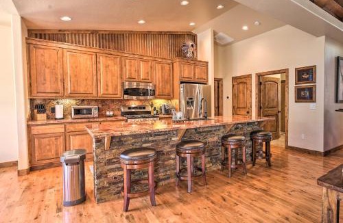 Mountain Pine Estates House | Deck + Fire Pit: Family-Friendly Lakeside Retreat
