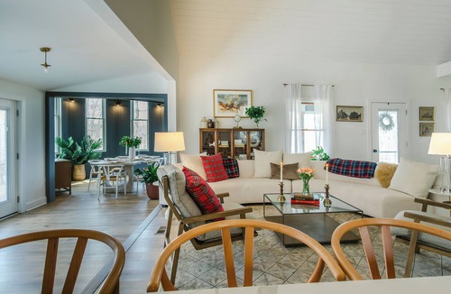 Sparks Glencoe Villa | Deer Haven at Bacon Hall: Stunning 14 Acre Modern Villa with Sunroom